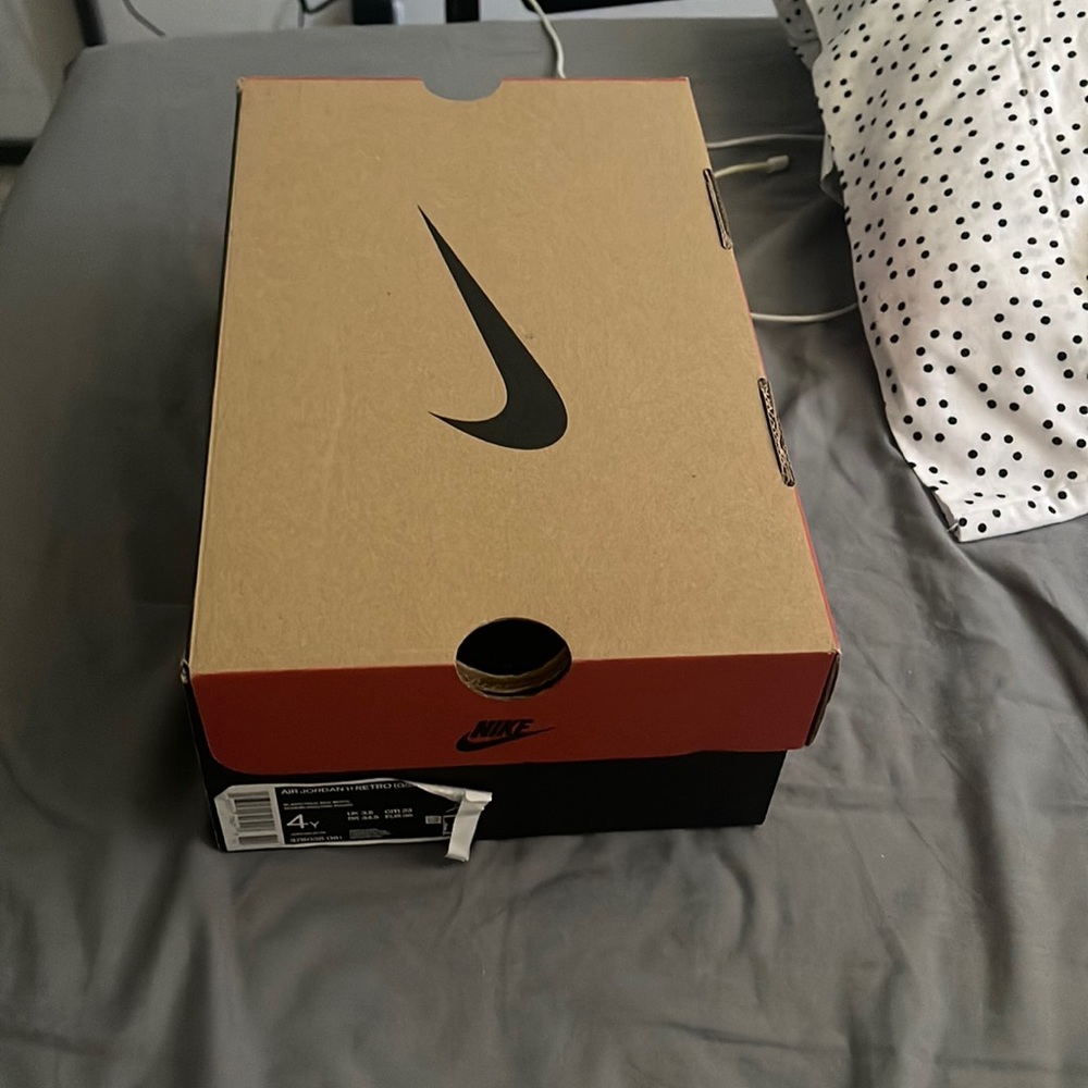 AIR JORDAN 11 RETRO (GS) 4y